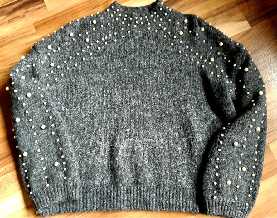 Sweter z perełkami