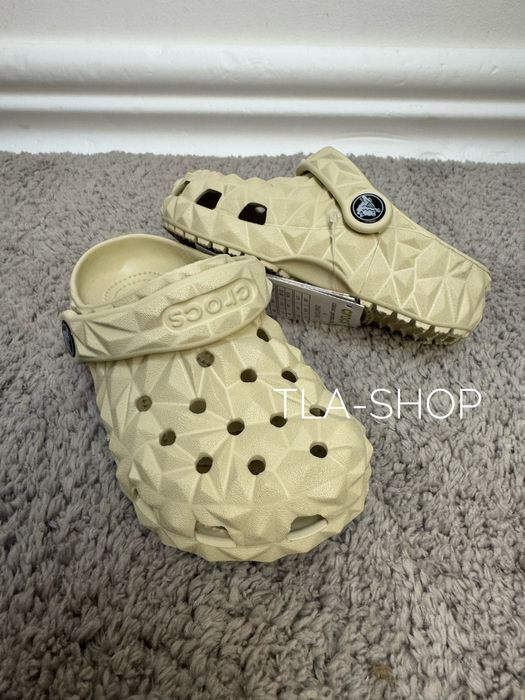 Crocs Classic Geometric Kids Clog дитячі крокси на дівчинку