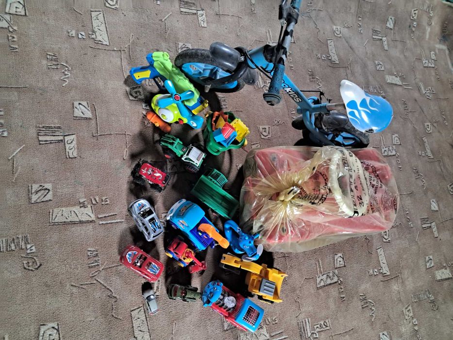 Samochód Autko bobbycar +rowerek biegus+zabawki do piasku w gratisie