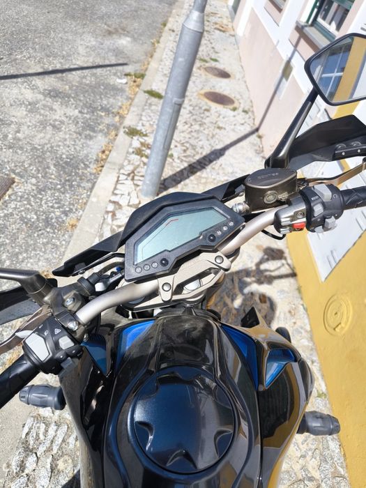 Mota Zontes 125 U1 de 2022 + Capacete