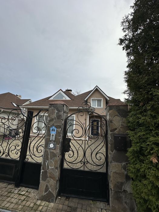 Оренда котеджу в Канадському селищі на 8 сотках