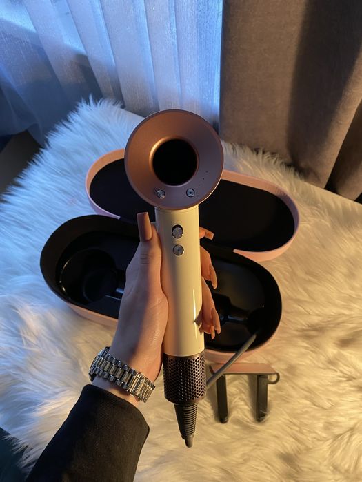 Фен з кейсом рожевий аналог dyson