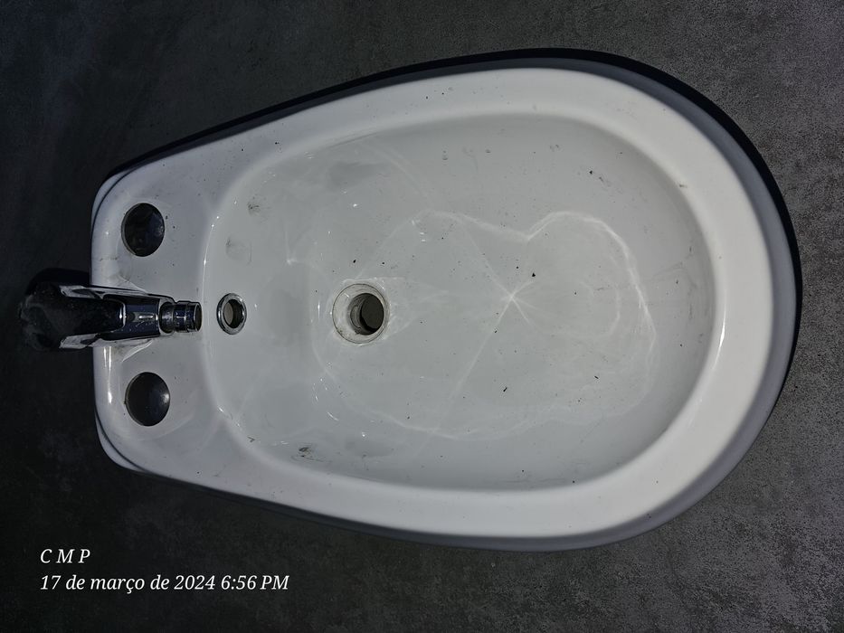 Vendo Bidé com torneira incluído, possível troca por grelhador