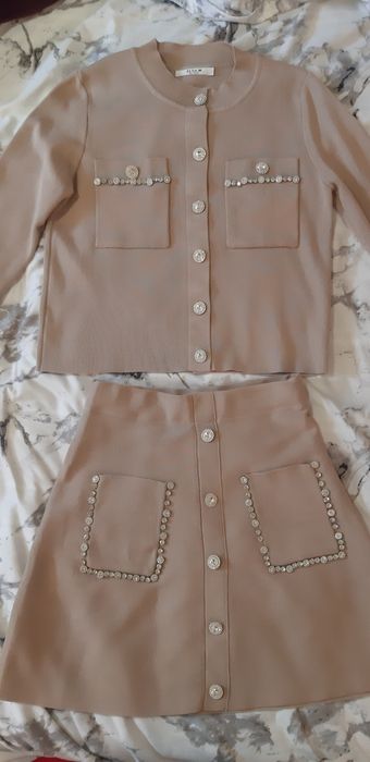 Продам святковий костюм р. М