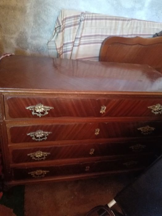 Sofas, cama, comoda e mesa