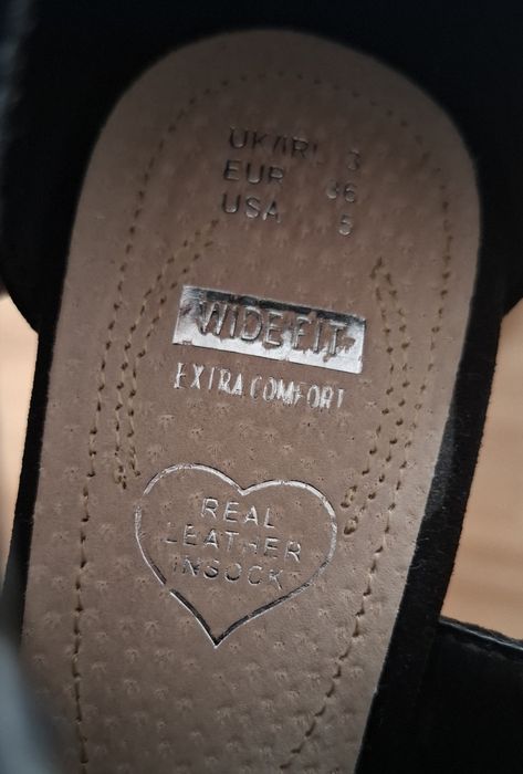 Buty na obcasie  sandały