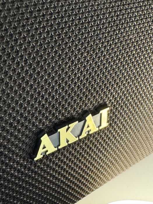 Colunas Akai SR-810