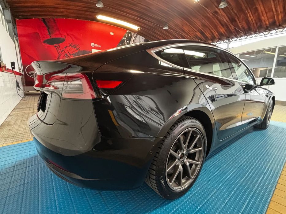 Tesla Model 3 Standard Range Plus RWD