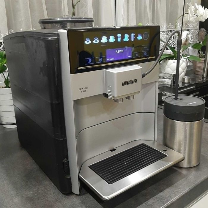 Ekspres do kawy Siemens EQ.6 plus s300 srebrny/ stan idealny/mało używany