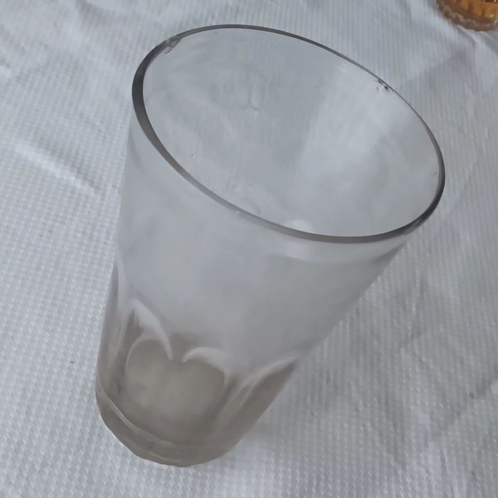 Copo de vidro antigo de 1 litro