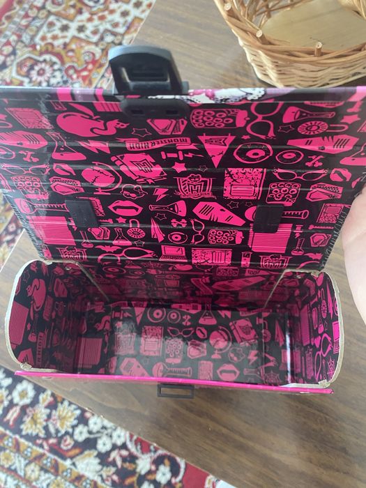 kuferek po kosmettykach monster high