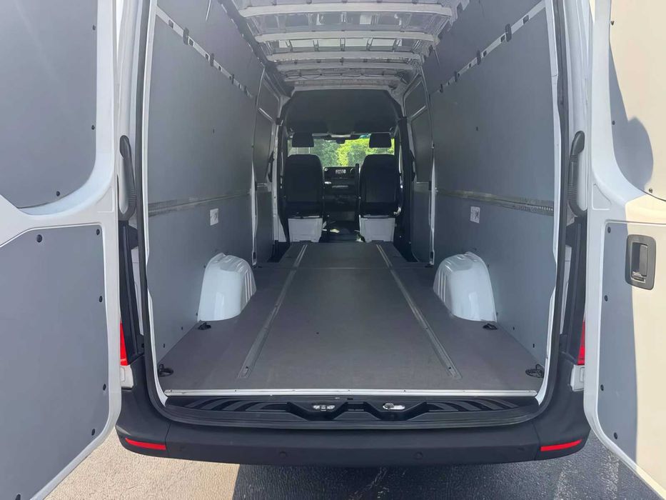 Mercedes-Benz Sprinter      2023