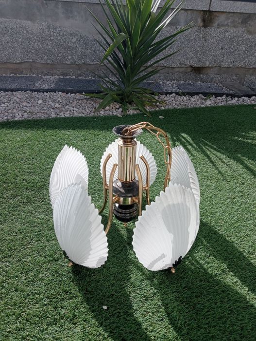 Candeeiro em bom estado