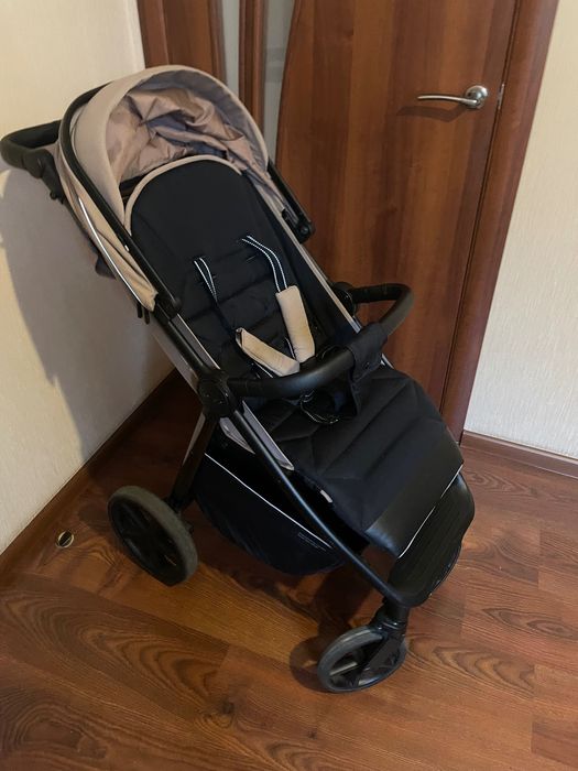 Прогулянкова коляска