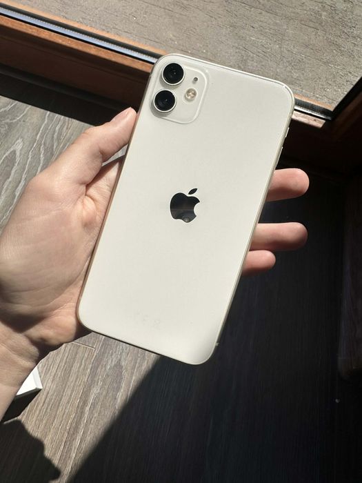 iPhone 11.   64 GB.    BIAŁY