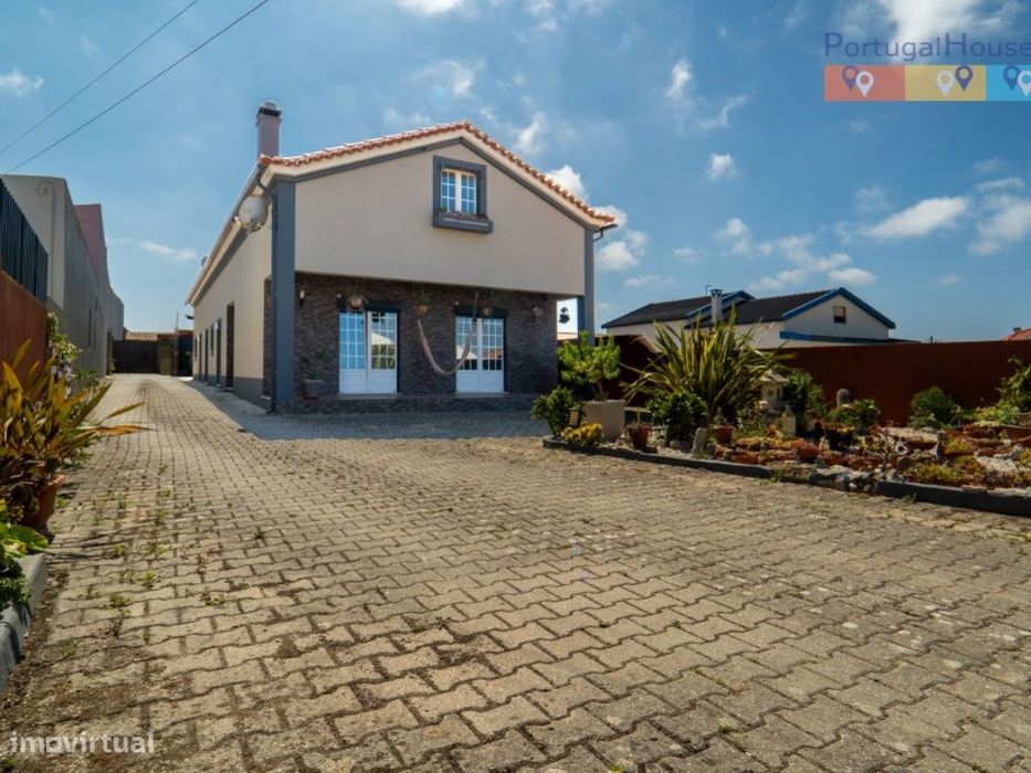 Moradia independente T3 com anexo T2 e 5.000 metros de terreno.