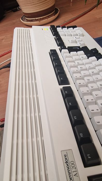 Amiga 1200. Komputer , nowa obudowa  i nowe klawisze