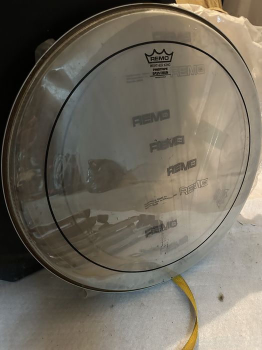 2 Peles Remo Pinstripe para bombo 20”
