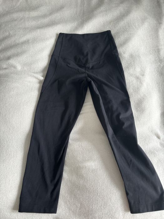 Czarne leginsy 3/4 sportowe nike