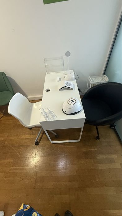 Arrenda se Mesa Manicure