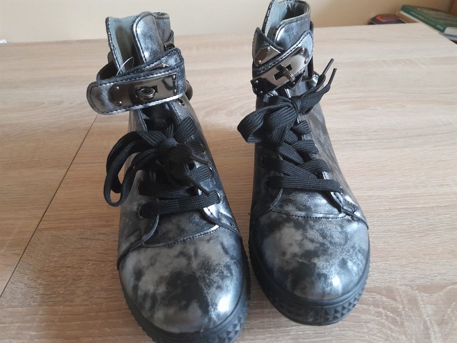 Sneakersy czarne metaliste r 39