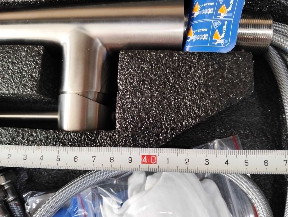 Torneira de cozinha com chuveiro nova ainda na caixa