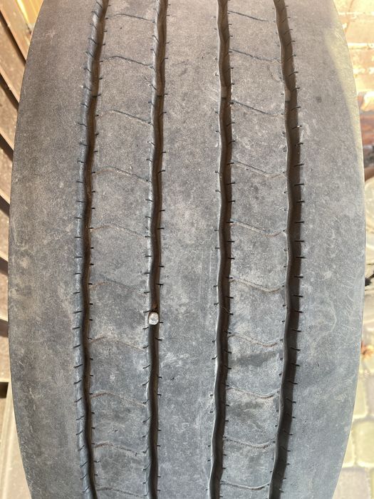 Шина вантажна руль 215 60 22,5