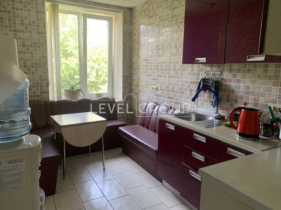 Окрема будівля (ОСЗ) з ділянкою 21 сотка та складом. Куренівка