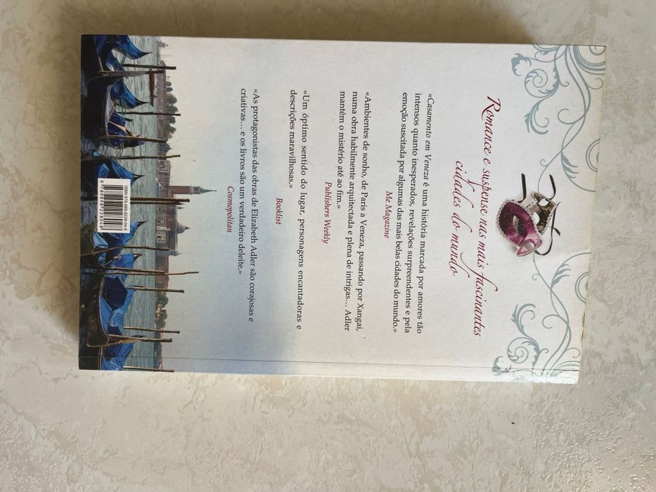 Livro "Casamento em Viena" de Elizabeth Adler