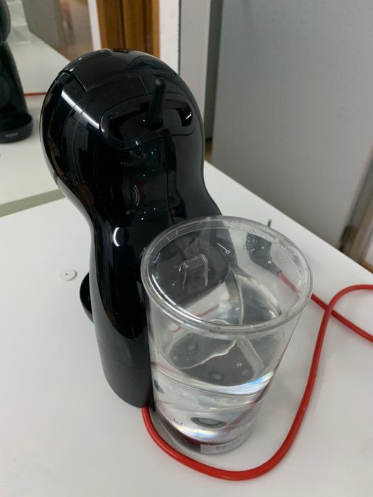 cafeteira preta nescafe