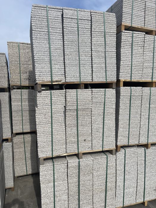 Granito amarelo picado comercial