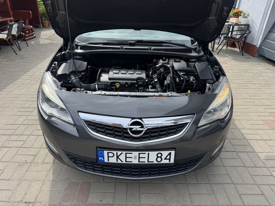 Opel Astra J 1.4 140 KM sprowadzony 2010 zarejestrowany klimatronic 164 tys km