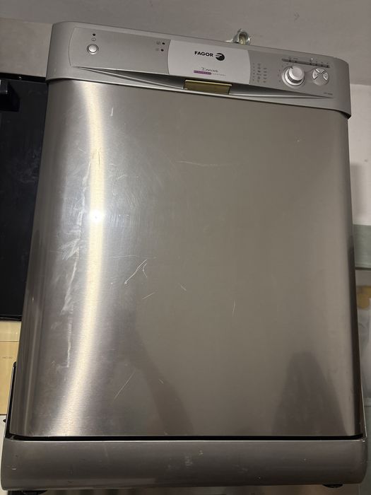 Maquina de lavar louça da marca Fagor