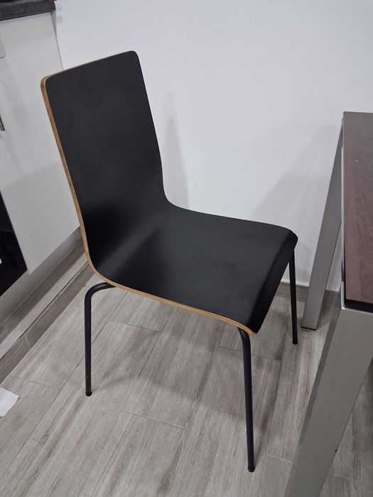 Vendo mesa preta com base de ferro