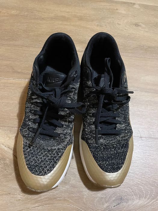 Ténis Sapatilhas Nike preto e dourado 38 senhora