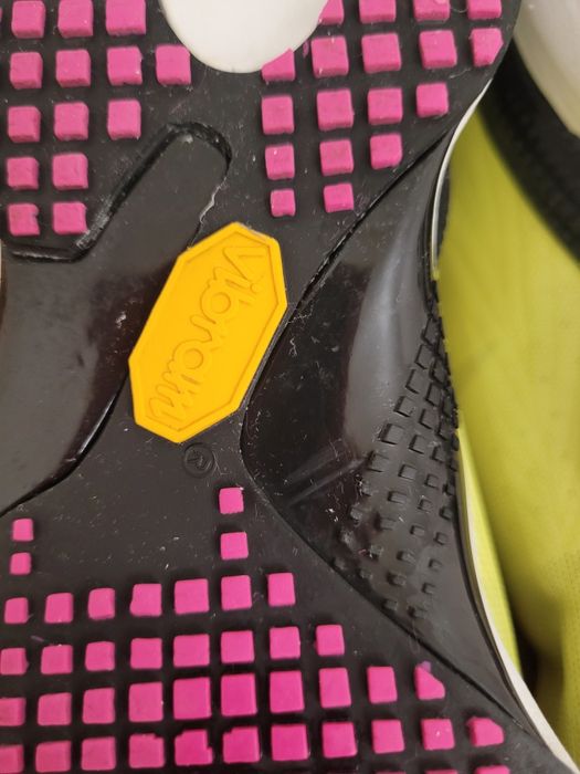 Buty  sportowe do biegania firmy 4f Running Sicnum model D4L22- OBDS10