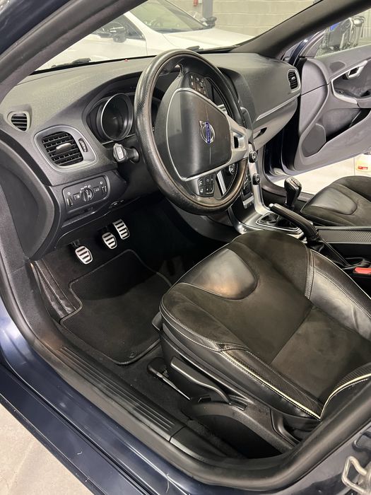 Volvo V40 D2 R Design 1.6 diesel Reservado