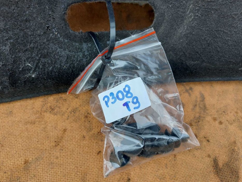 Peugeot 308 T9 wygłuszenie maski + spinki oryginał