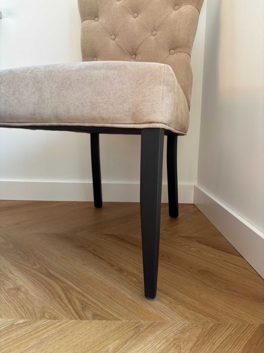 Krzesła pikowane do salonu