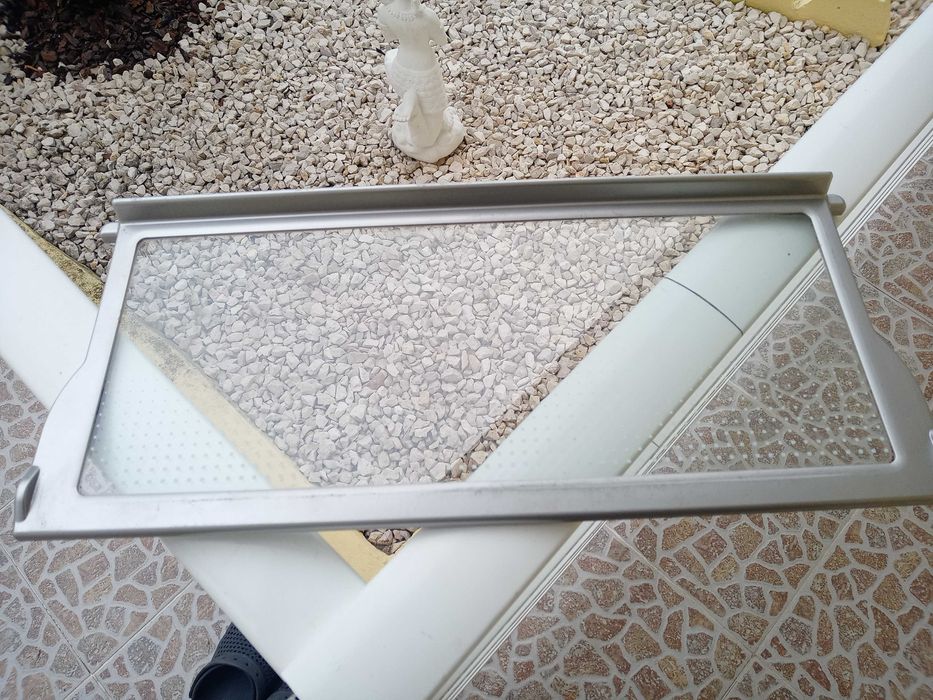 vendo prateleiras para frigorifico e garrafeira