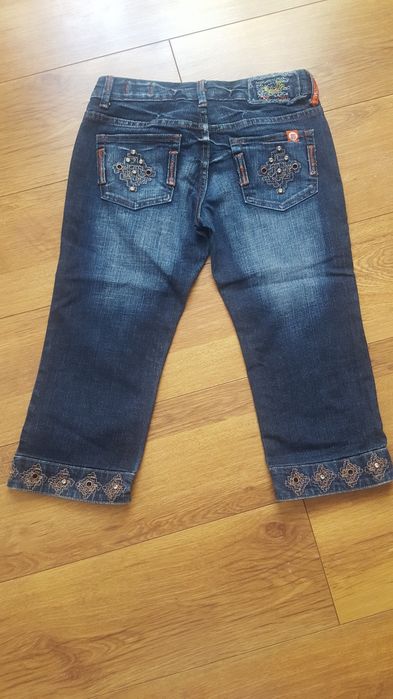 Dżinsowe spodnie z ozdobami