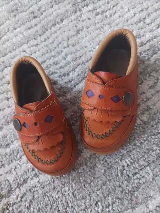 Взуття бва варінти босоніжки та туфлі