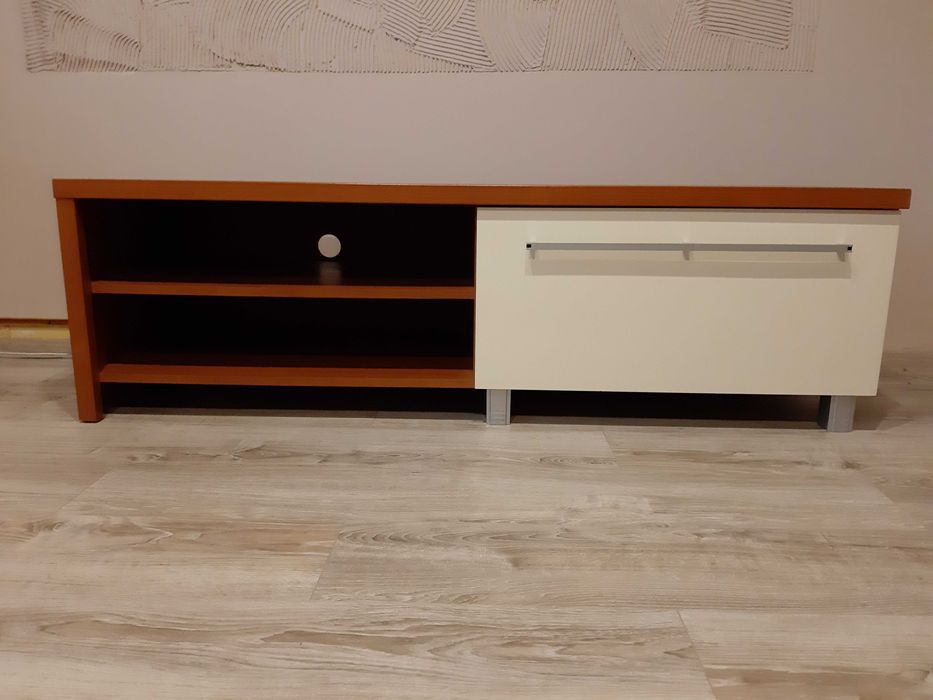 Sprzedam szafkę pod telewizor.