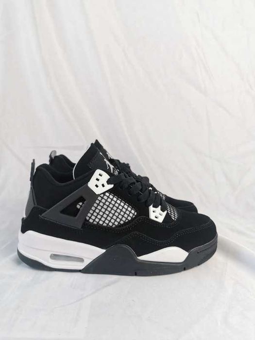 Jordan_4_Retro_White_Thunder_ Rozmiar.39