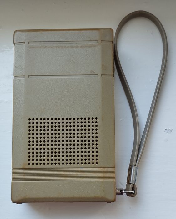 Вінтажне радіо, Ретро радіо Philips D-1018 MW