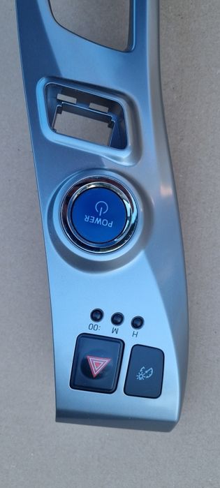 Toyota Prius Plus Lift panel start stop