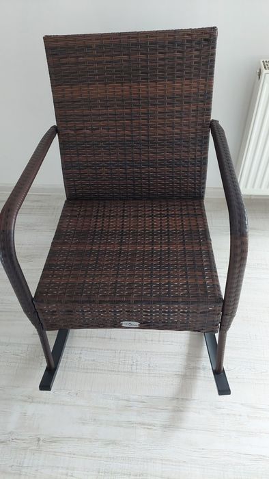 Fotel bujany z poduszkami