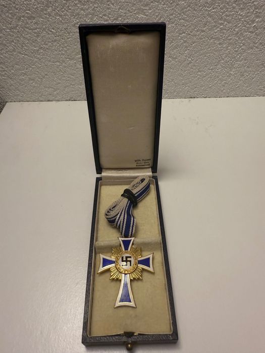 Cruz de mãe alemã em ouro 3 reich ww2