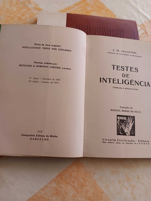 Livro ""Testes de Inteligência" - Ler descrição