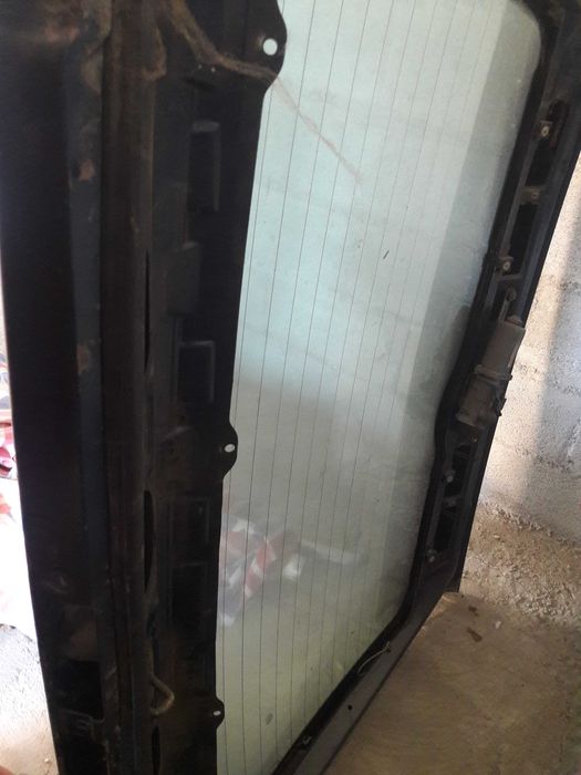 задняя дверь( ляда) на джип Land Rover